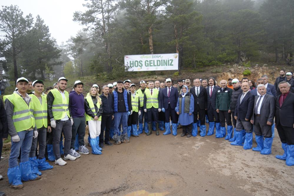 Gümüşhane’de ‘orman Benim’ Etkinliğinde Ormanda Temizlik