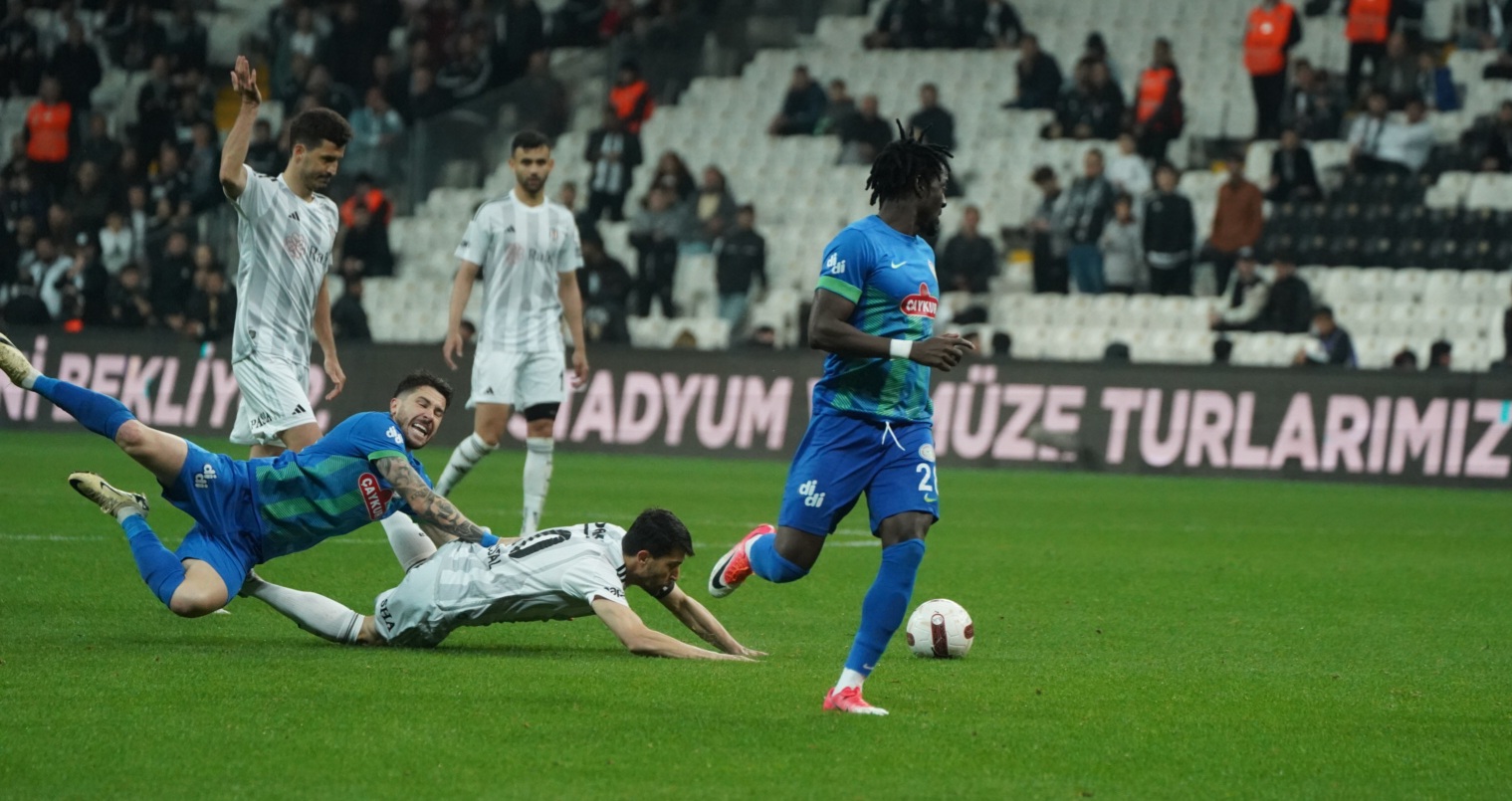 Ç.Rizespor'u son dakika golleri yıkıyor. Beşiktaş 3 - 2 Ç.Rizespor