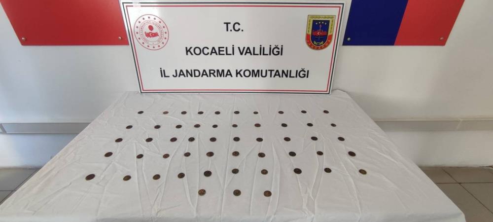 Kocaeli'de bir şahsın üzerinde Antik yunan dönemine ait 53 Sikke Çıktı