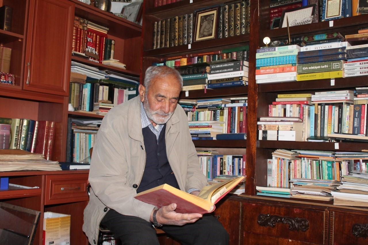 Bayburtlu Emekli Öğretmen 66 Yıldır Okuduğu Kitapların Kaydını Tutuyor