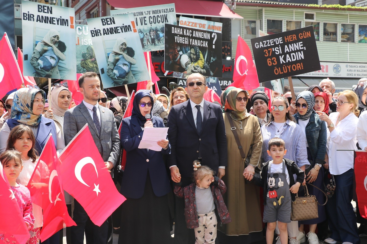 Ak Parti Rize İl Kadın Kolları Başkanı Sema Yağcıtekin; Gazzeli Anneler İçin Dimdik Ayaktayız Dedi