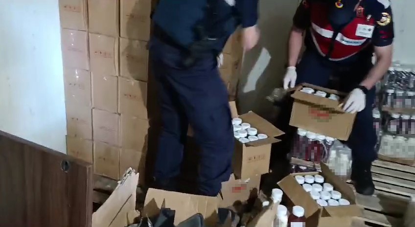 1,5 top ketçap ve mayonez'i halka yedireceklerdi ? ama jandarma enseledi