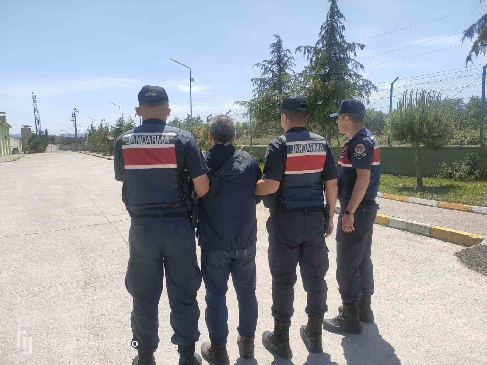 10 Yıl 10 Ay Hapis Cezası İle Aranan Şahıs Cenazede Yakalandı