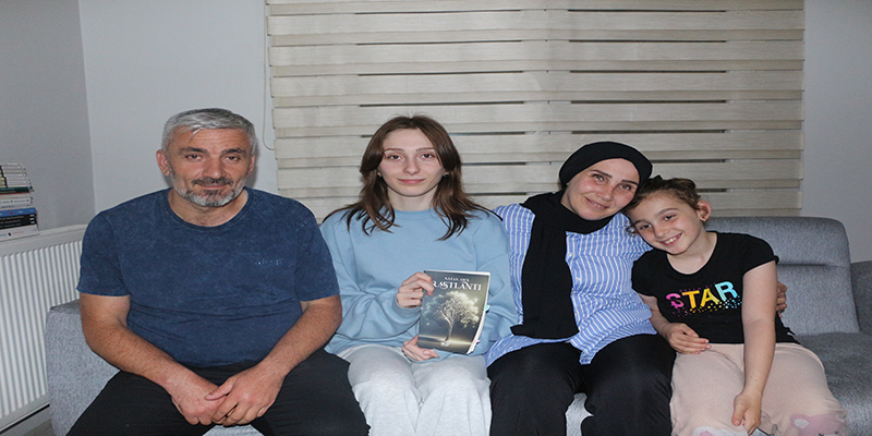 Rizeli Kız 17 Yaşında İlk Kitabını Yazdı: Geleceğin Yazarlarından Biri Olmayı Hedefliyor