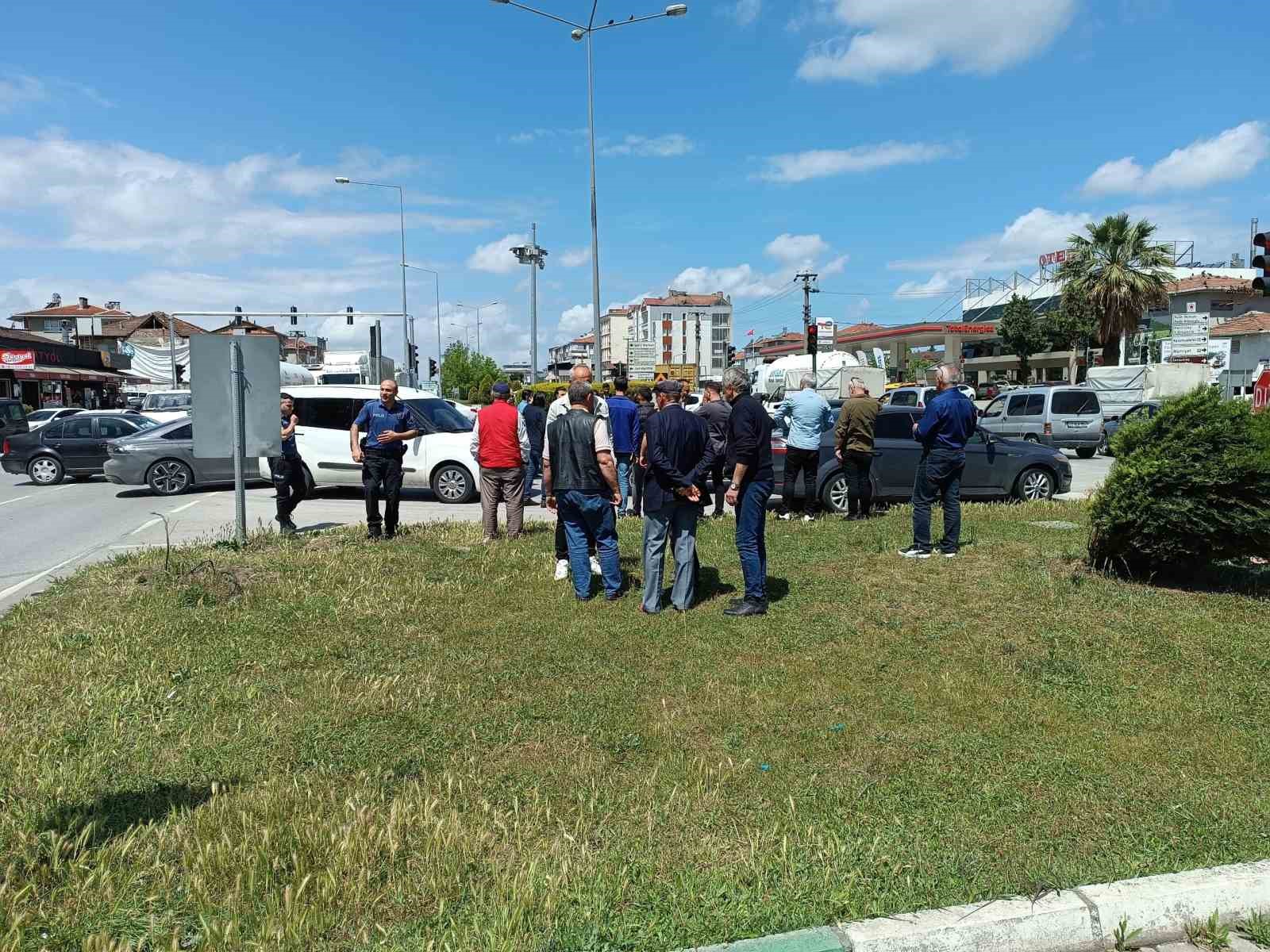 Sokak ortasında mermi saydırdı