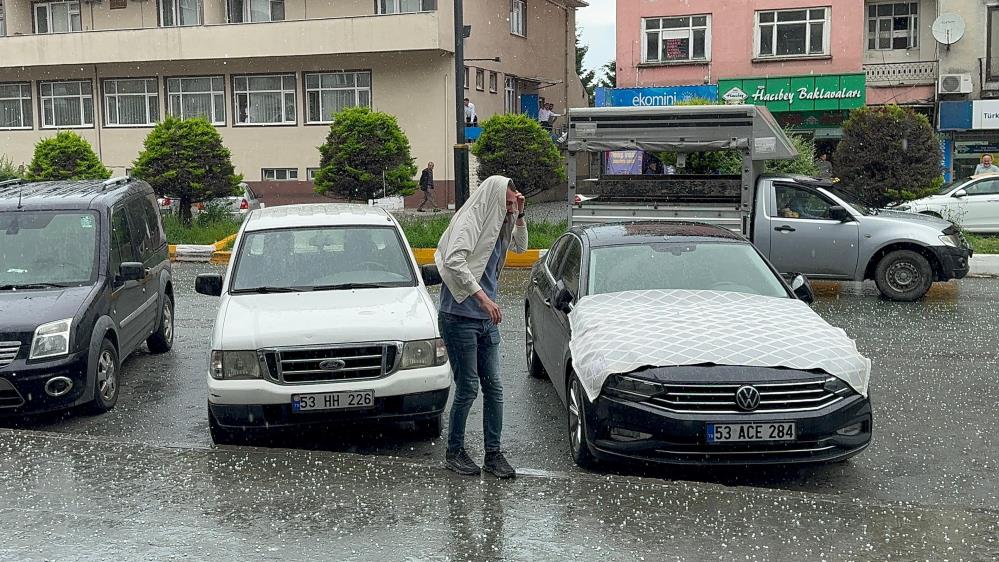 Rize'de dolu yağığı vatandaşları zor duruma bıraktı