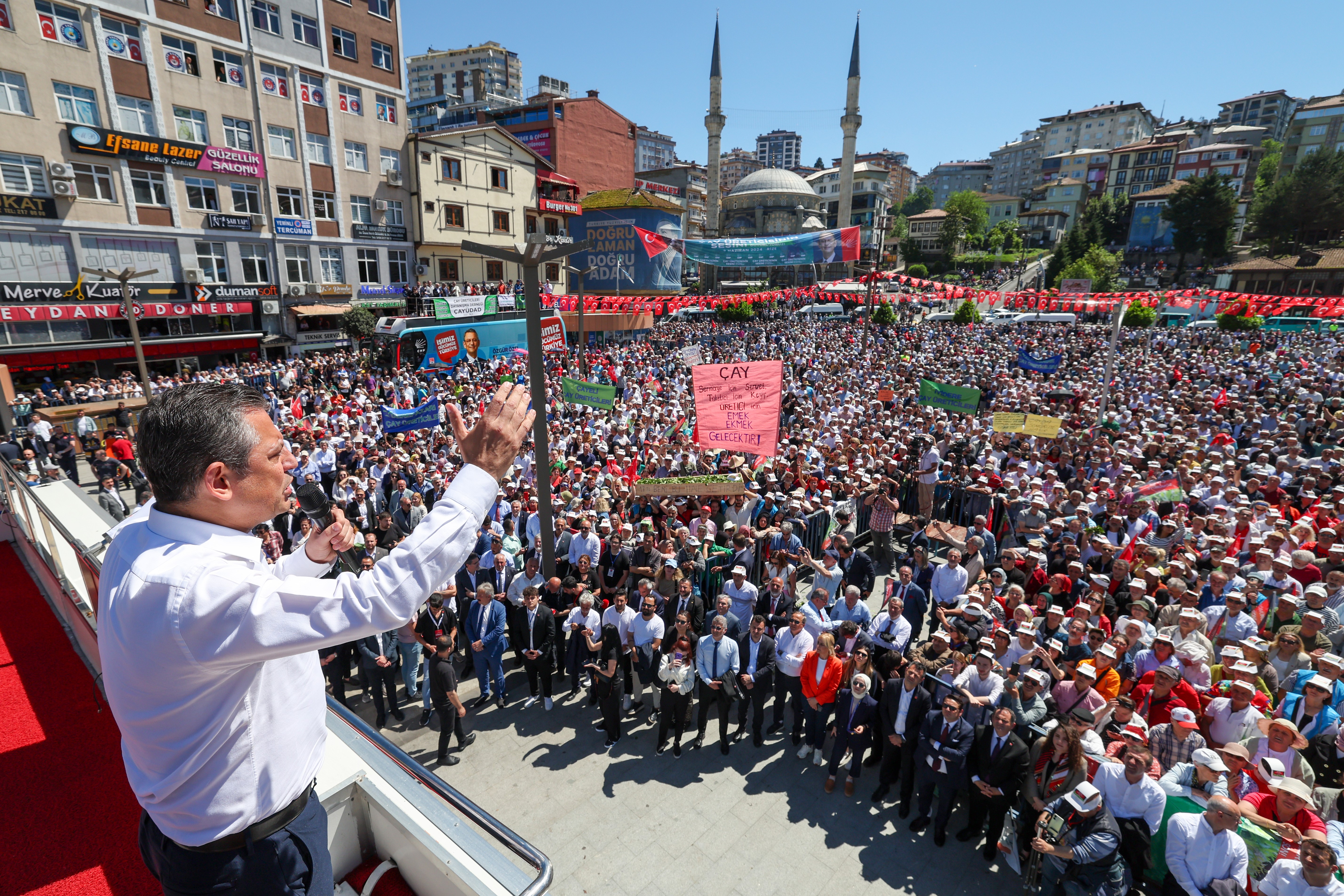 Özgür özel Rize'de çay miting'inde konuştu. Çay fiyatını tweet atarak açıklıyorsunuz ?