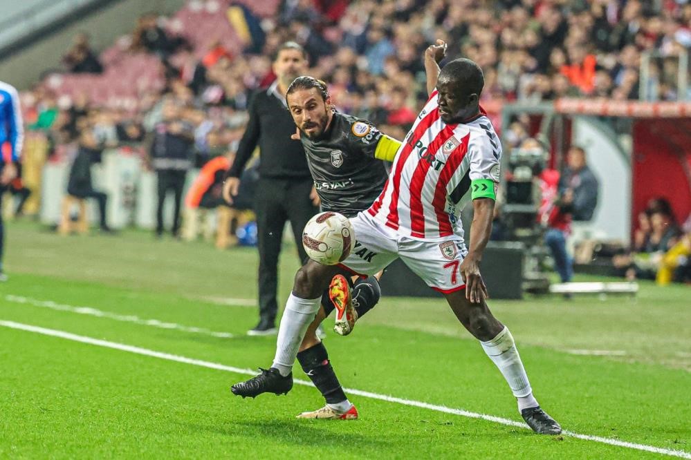 Samsunspor’da 4 Futbolcu İle Yollar Ayrıldı