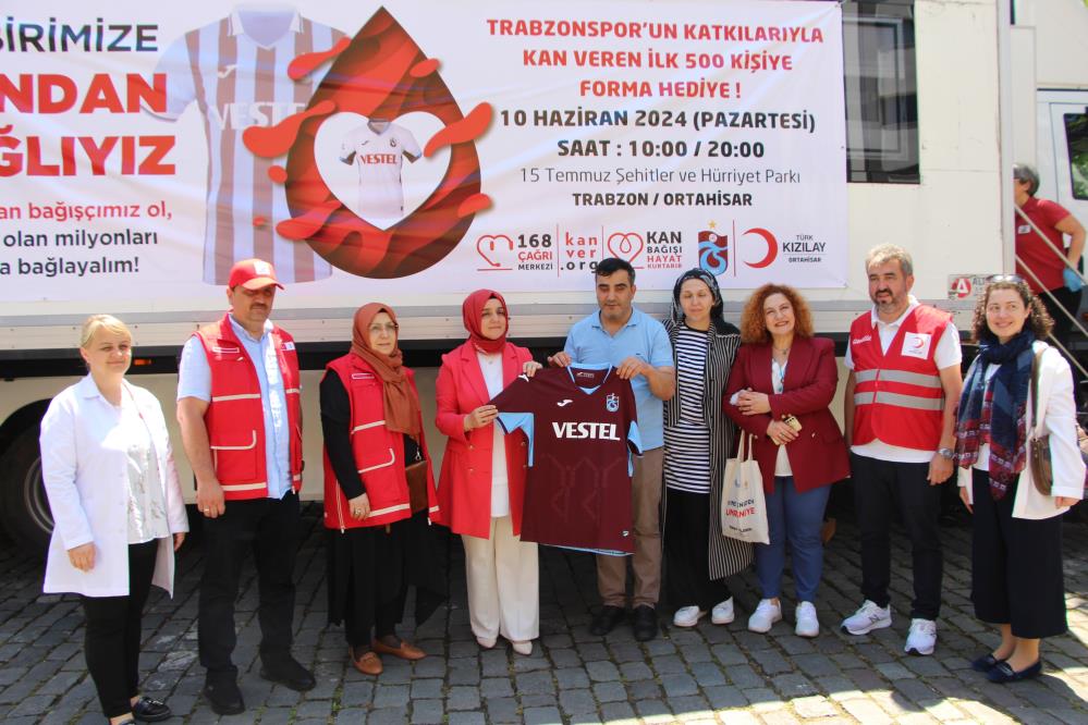 Trabzonda düşündüren kan bağışı kampanyası , kan veren ilk 500 kişiye trabzonspor forması hediye