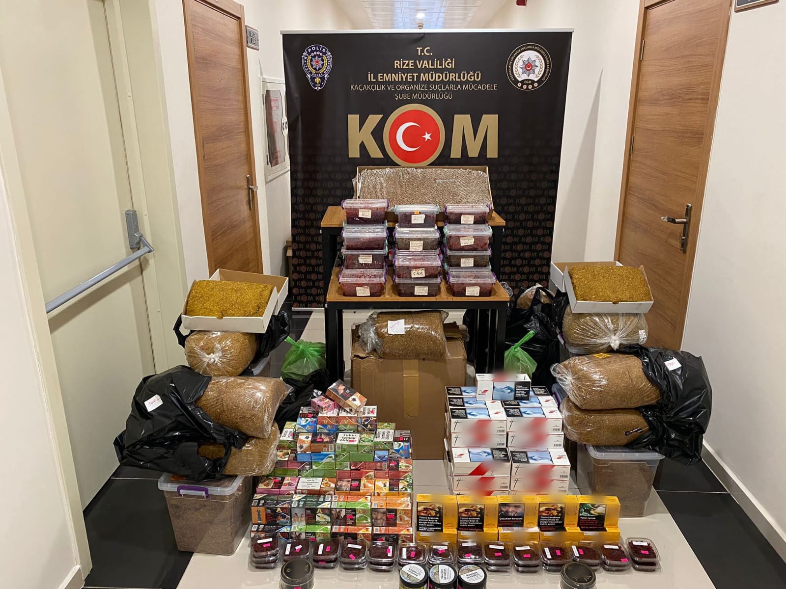 Rize'de Kaçakçılık Operasyonları: Yüklü Miktarda Kaçak Ürün Ele Geçirildi
