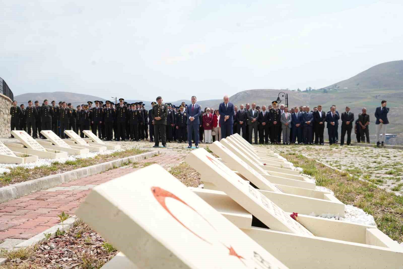 Bayburt’ta Şehitler Dualarla Anıldı