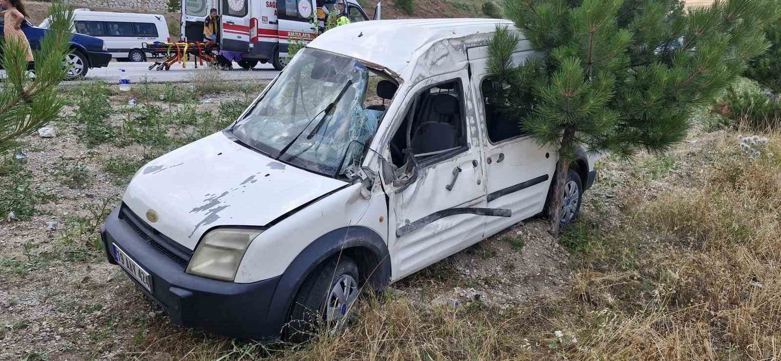 Kontrolden Çıkan Araç Tarlaya Uçtu: 2’si Çocuk 7 Yaralı