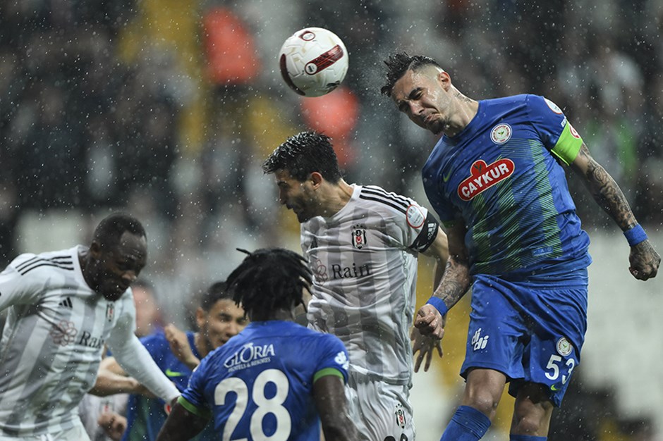 Beşiktaş ve Çaykur Rizespor, Emirhan Topçu Transferinde Karşı Karşıya