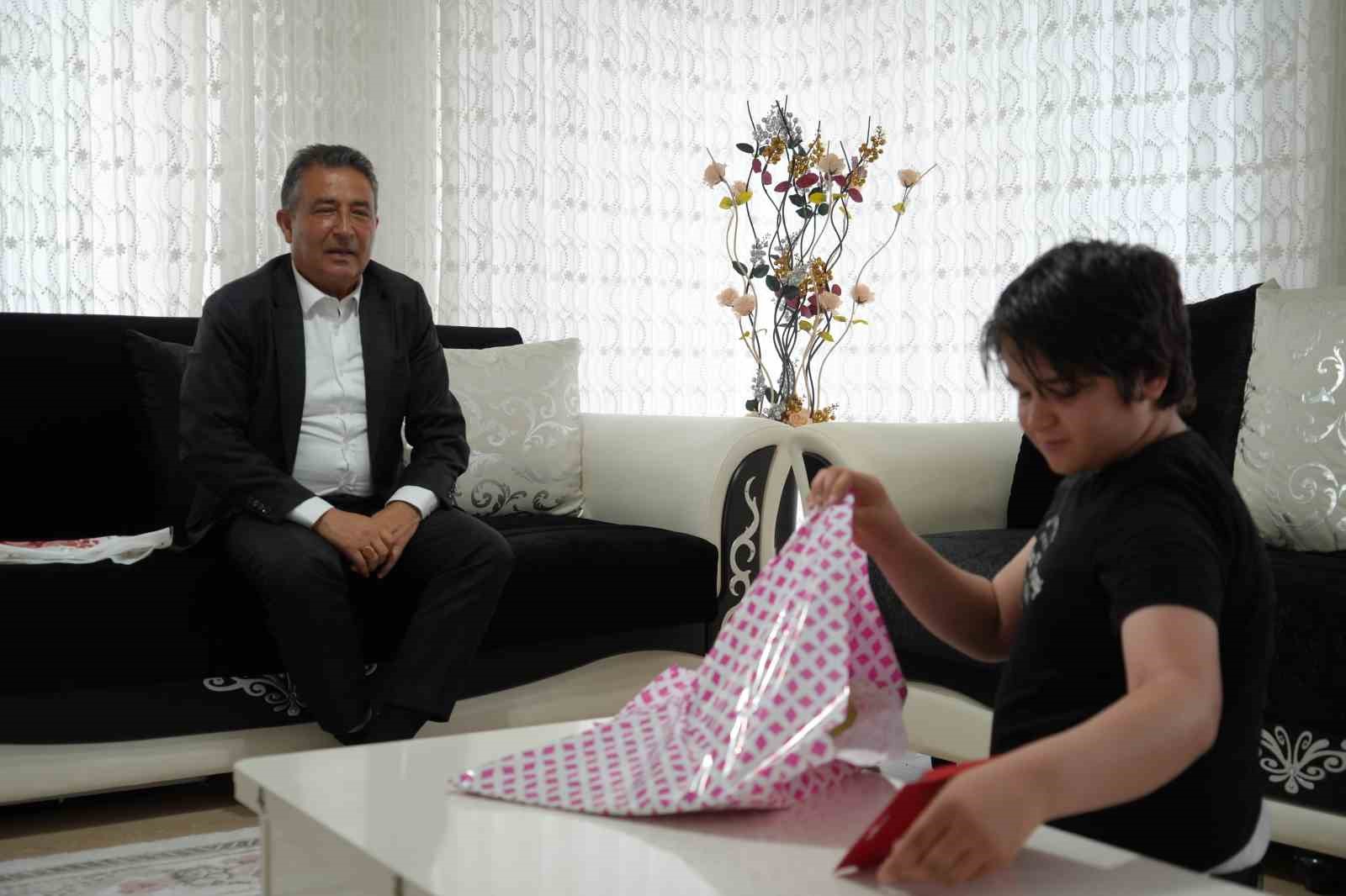 10 Yaşındaki Öğrenciye Anlamlı Ziyaret
