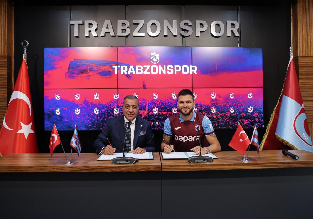 Trabzonspor Okay Yokuşlu İçin İmza Töreni Düzenledi