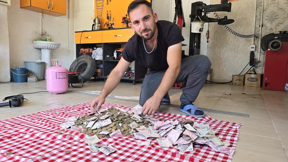 Tokat’ta 3 Yılda Biriktirdiği 35 Kilo Parayı İhtiyaç Sahiplerine Bağışladı