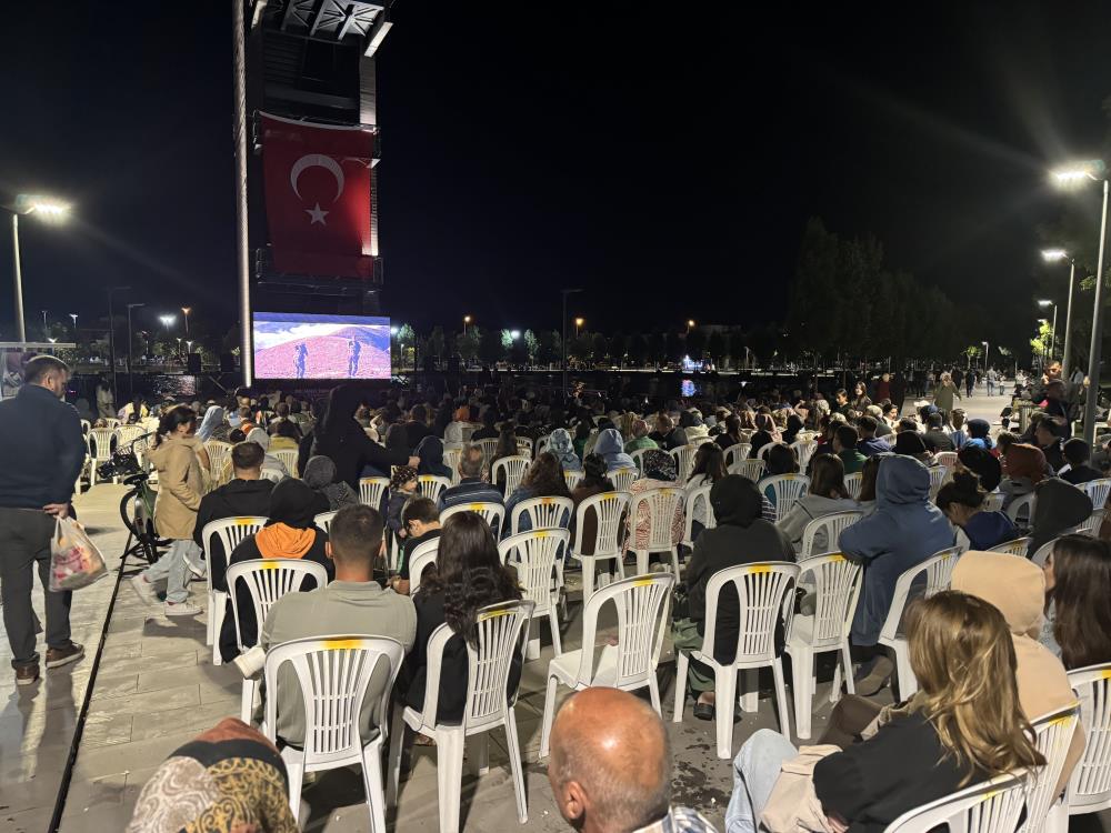 Millet Bahçesi’nde Açık Hava Sineması Keyfi