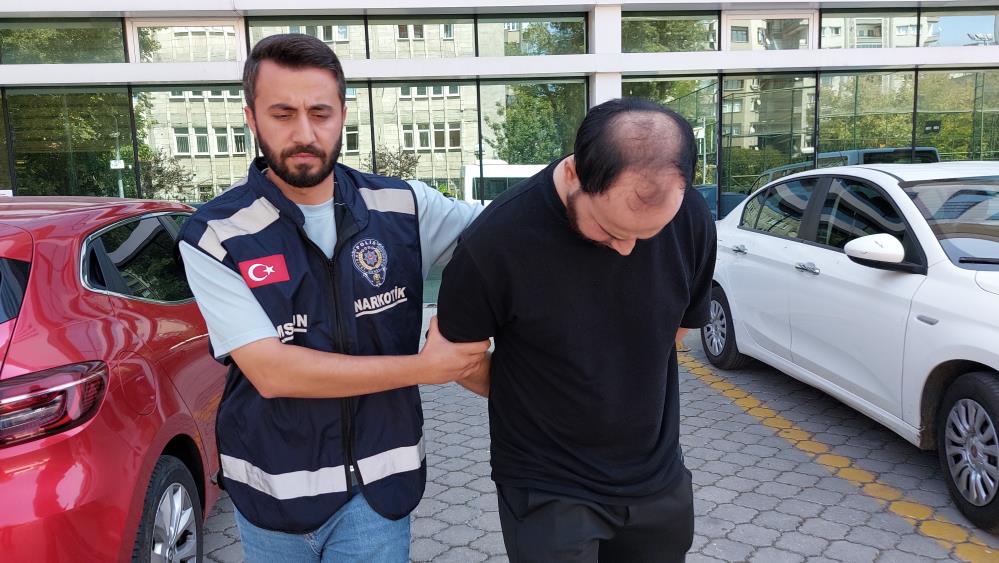 Evdeki Çelik Kasadan Paket Paket Uyuşturucu Çıktı