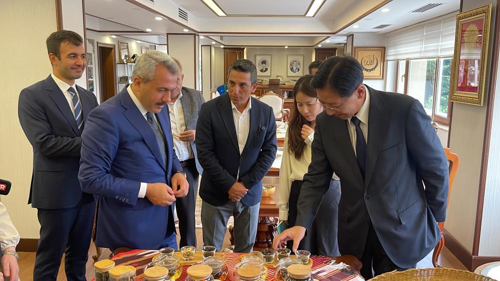 Çin Halk Cumhuriyeti Ankara Büyükelçisi Liu Rize'de , Rize Çayına Hayran Kaldı