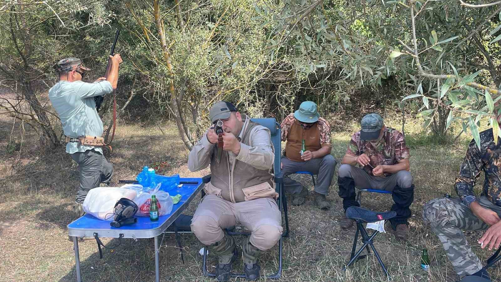 Av sezonu açıldı , avcılar tüfeklerini alarak doğaya çıktı