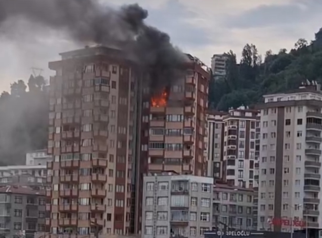 Rize Portakallık Mahallesinde Korkutan Yangın