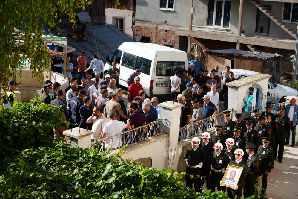 Kıbrıs Gazisinin Acılı Eşinden Duygulandıran Sözler: "bana En Güzel Şeyi Türk Bayrağını Verdiniz Ölene Kadar Saklayacağım"