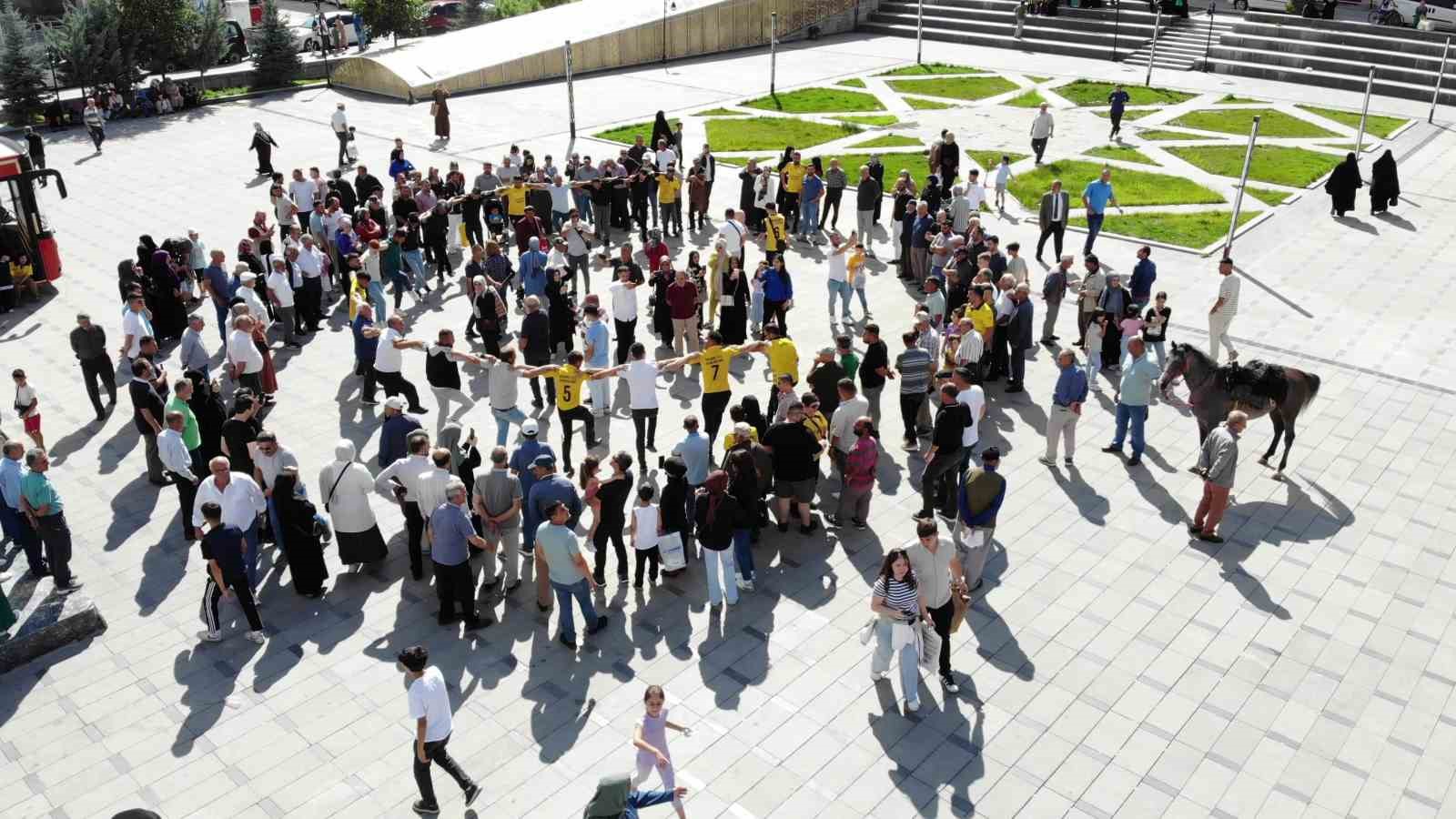Bayburt’ta Davul Zurnalı Barlı Halaylı Cirit Şampiyonluk Kutlaması Renkli Görüntülere Sahne Oldu