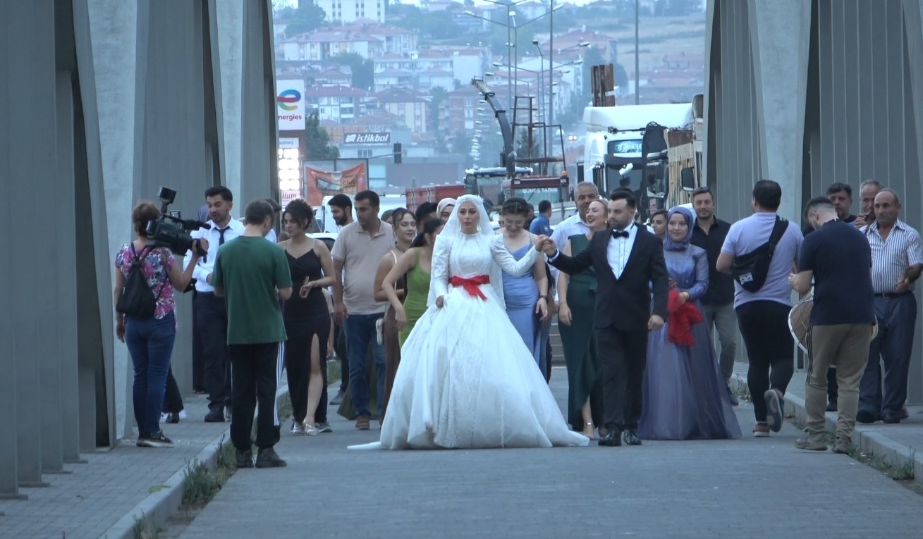 Samsun'da Bu Köprüden Geçmeyen Gelin Salona Gitmiyor