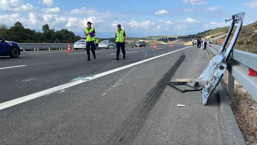 Kocaeli'nde enteresen kazada kadın metrelerce savruldu