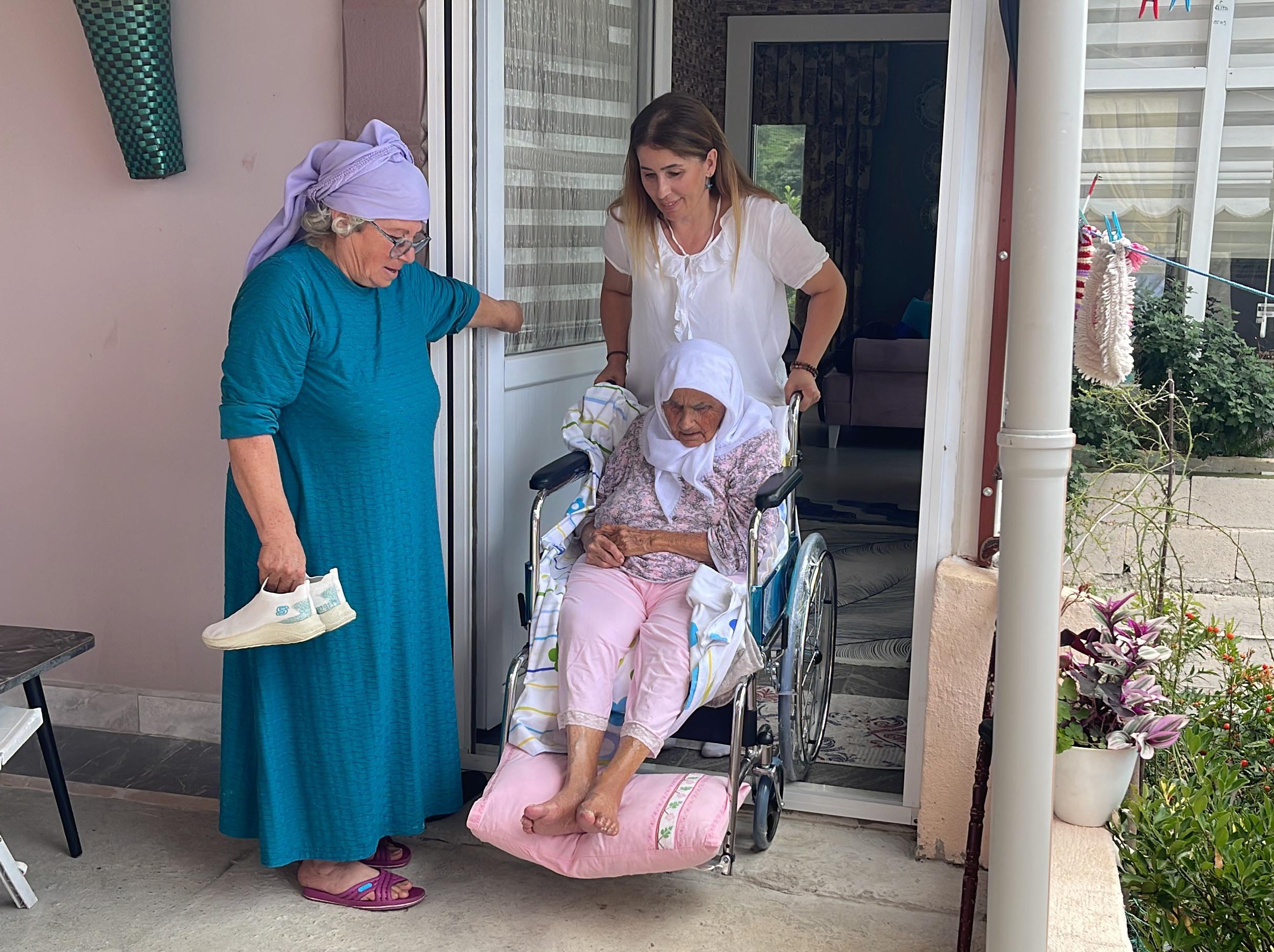 Rizeli Gülten Nine'nin yaşı 108 ama hiç bir hastalığı yok