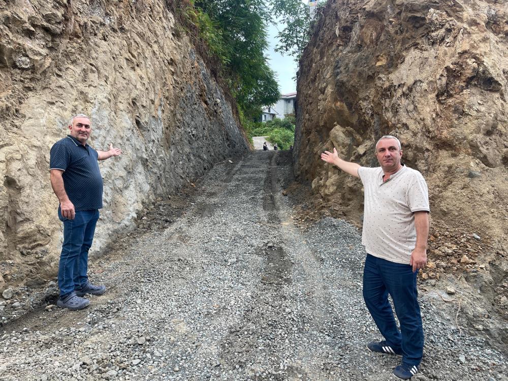 Rizeli Mahalle sakinleri yeni yol düzenlerini bozdukları için isyan etti