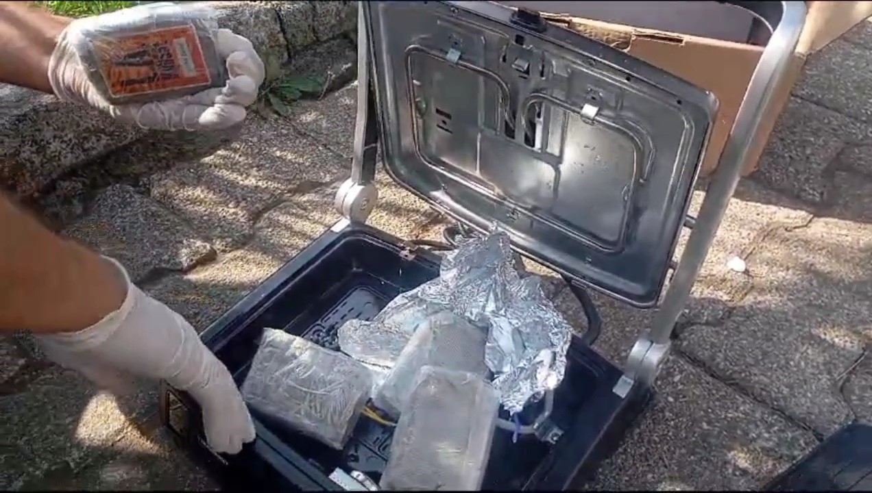 Samsun'da Tost Makinesi İçine Gizlenmiş 2 Kilo Toz Esrar Ele Geçirildi