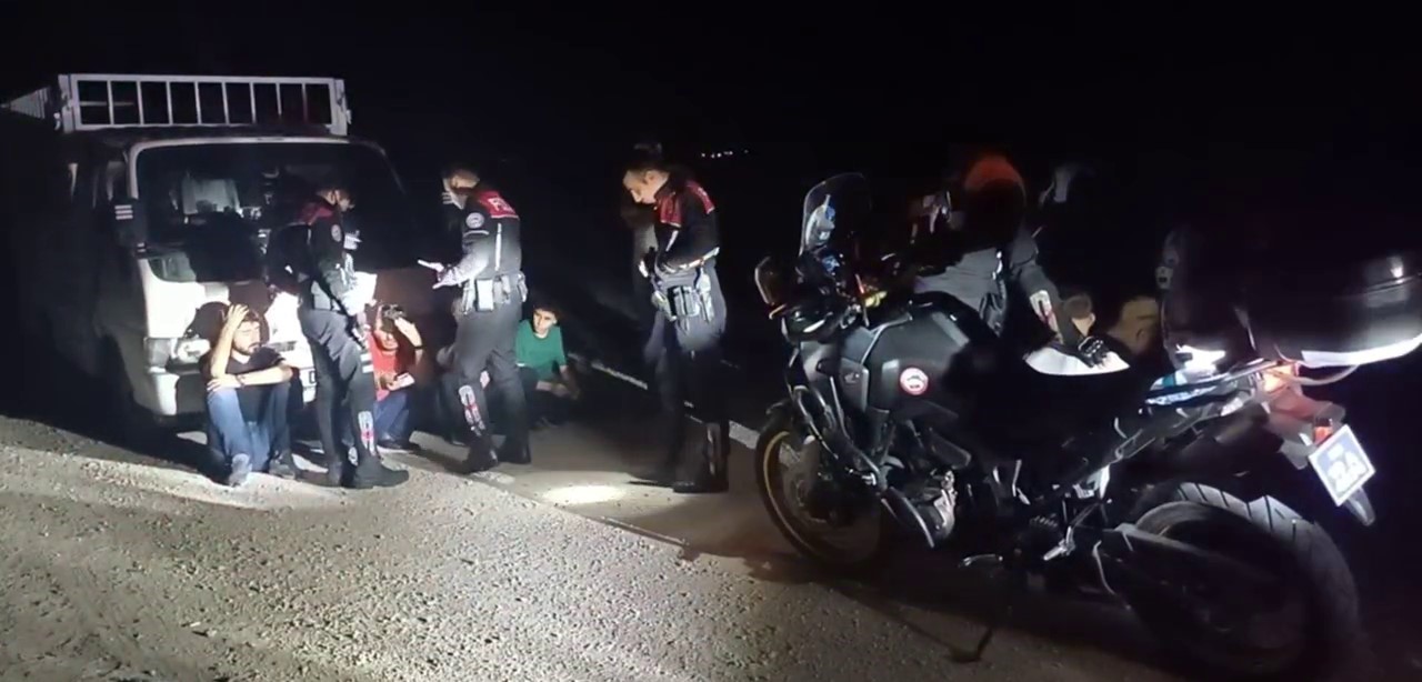 Şüphe Üzerine Durdurulan Araçtan Cephanelik Çıktı