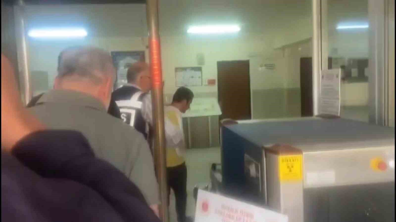 Amasya’da Evinden Pompalı Tüfekle Etrafa Ateş Açan Şahıs 1 Polisi Yaraladı, Korku Dolu Anlar Kamerada