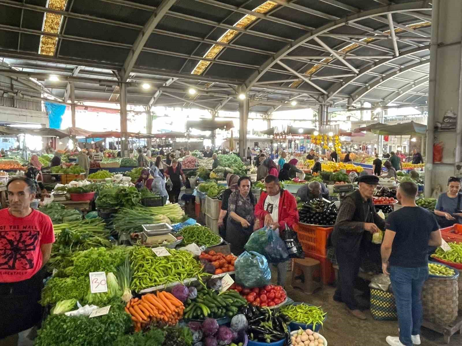 Zonguldak'ta fiyatlar düştü , halk pazara akın etti