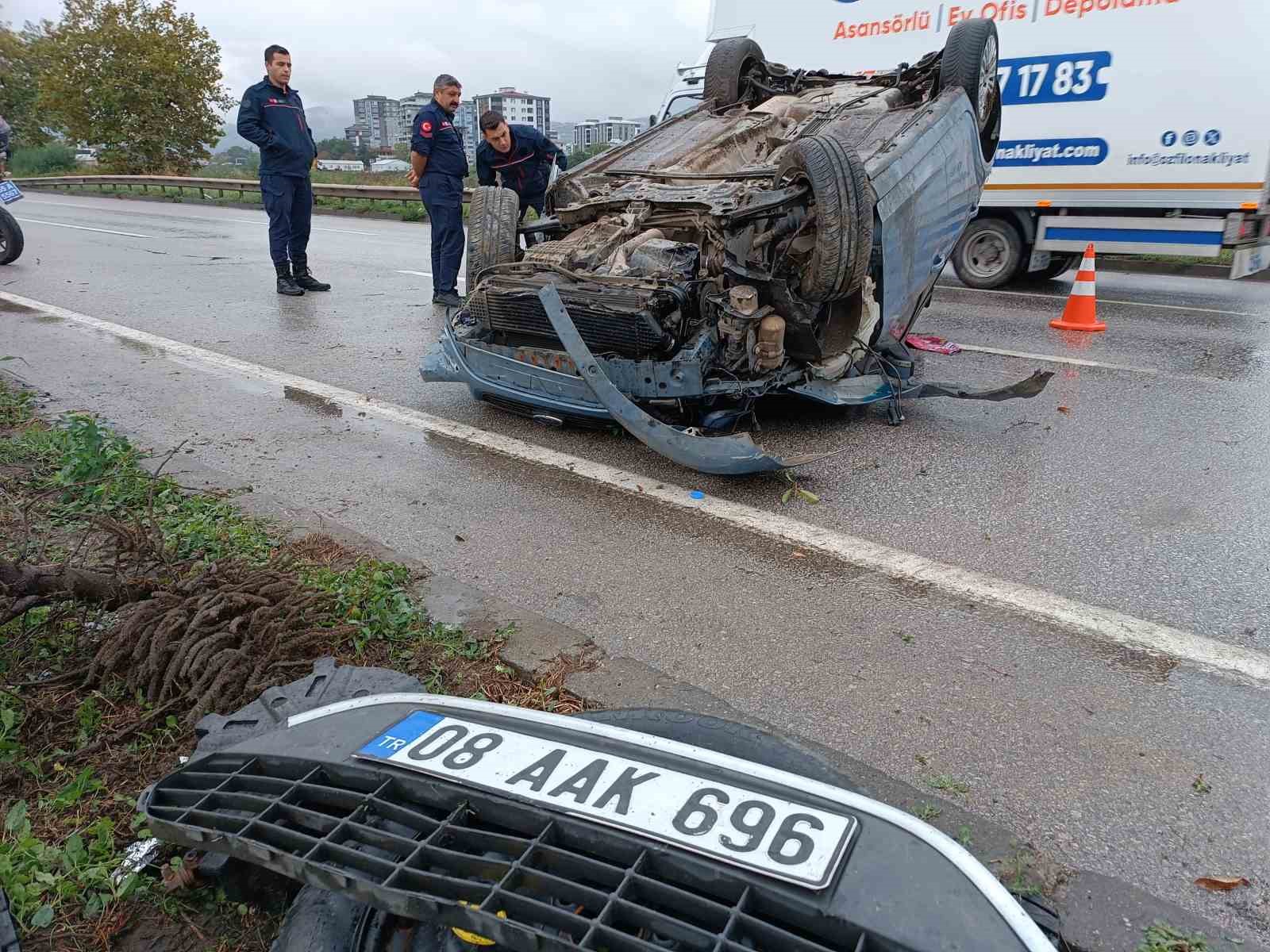 Samsun'da Otomobil Takla Attı: 4 Yaralı