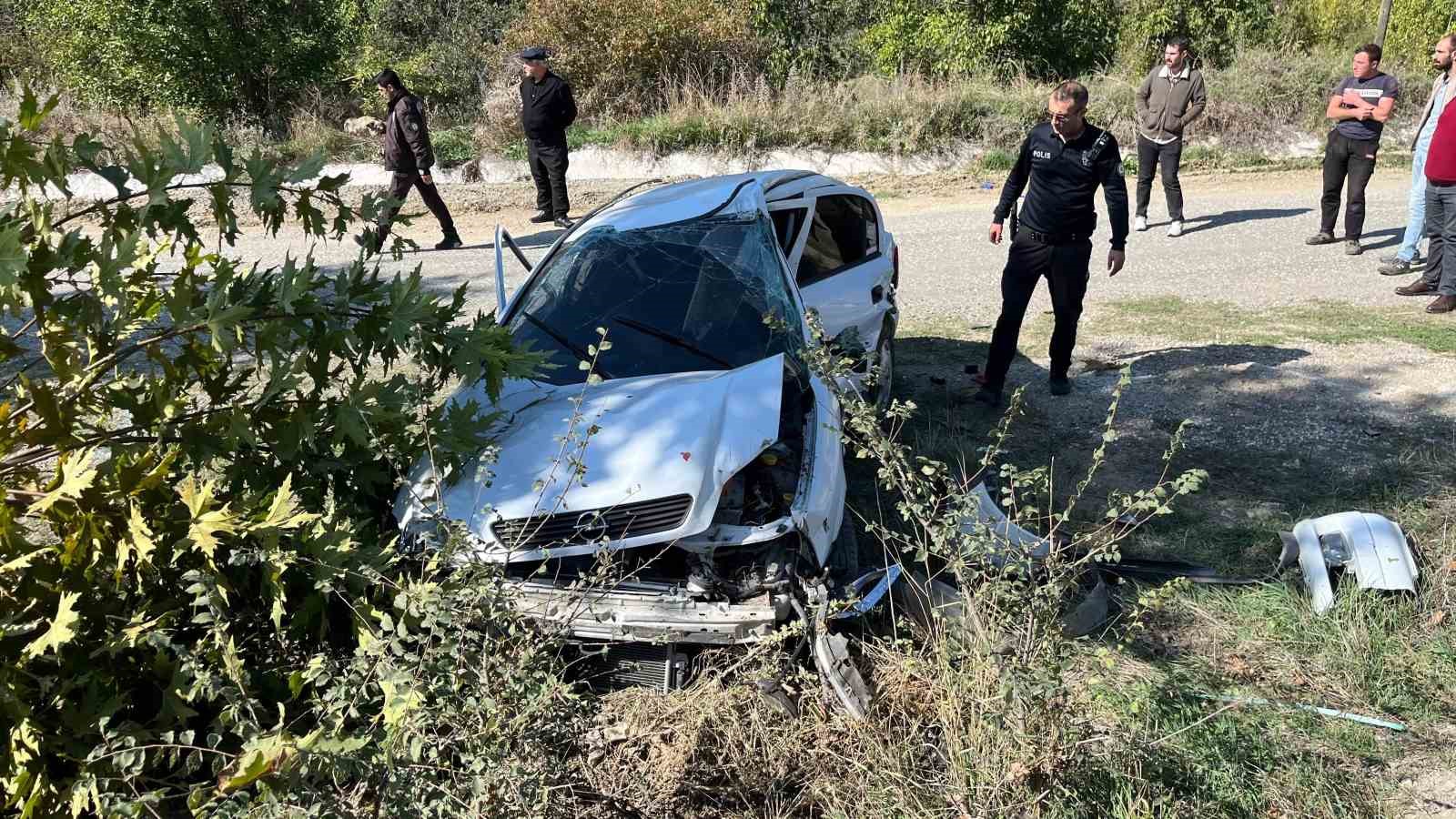 Ağaçlara Çarpan Otomobilin Sürücüsü Ağır Yaralandı