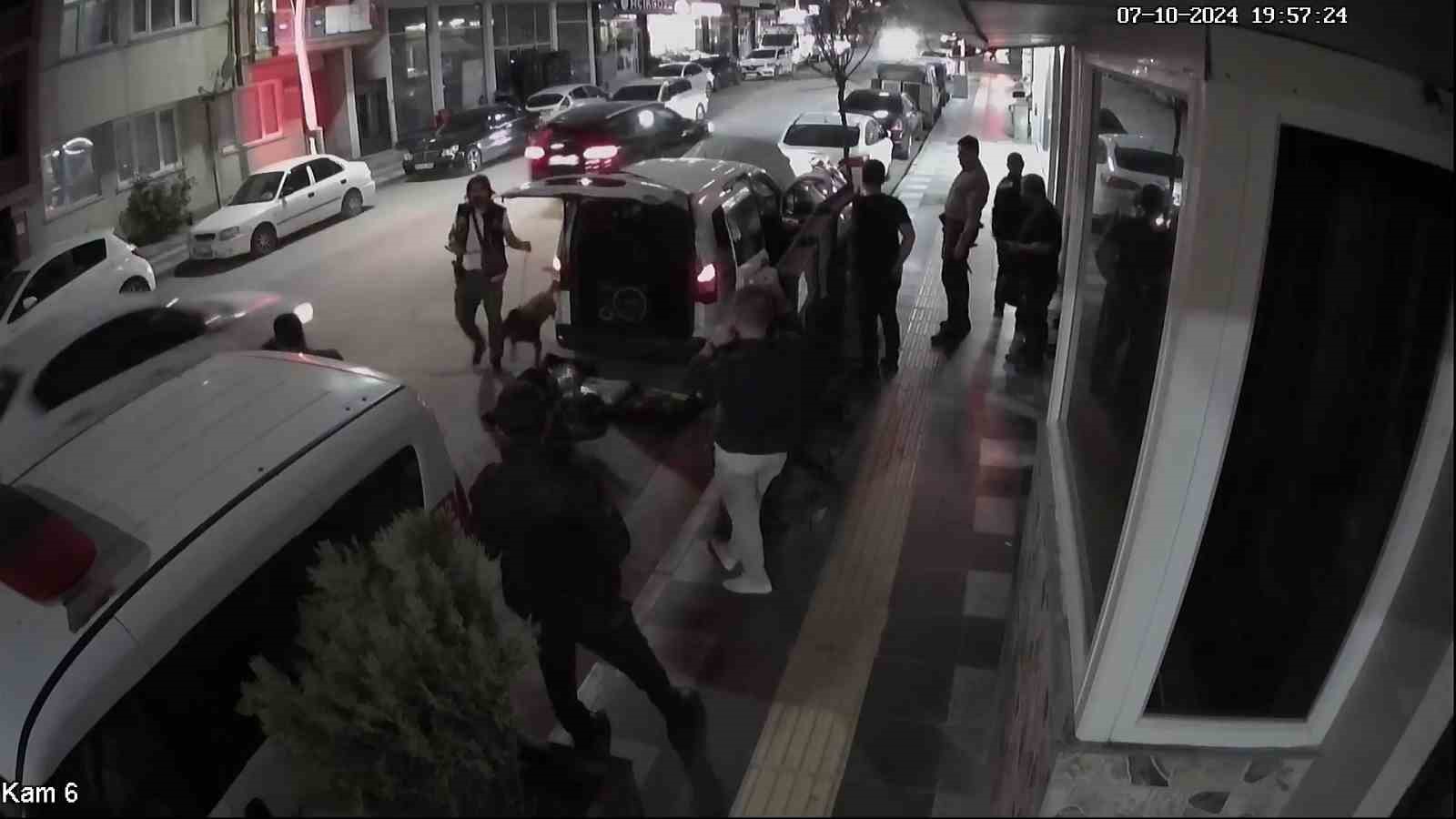 Şüphe Üzerine Durdurulan Araçtan Uyuşturucu Madde Ve Makaran Çıktı