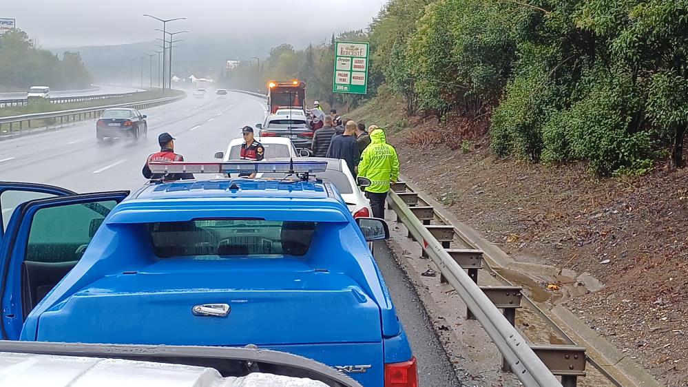Düzce'de Otoyolda Sağanak Yağış Kazaya Sebep Oldu: 1 Ölü, 2 Yaralı
