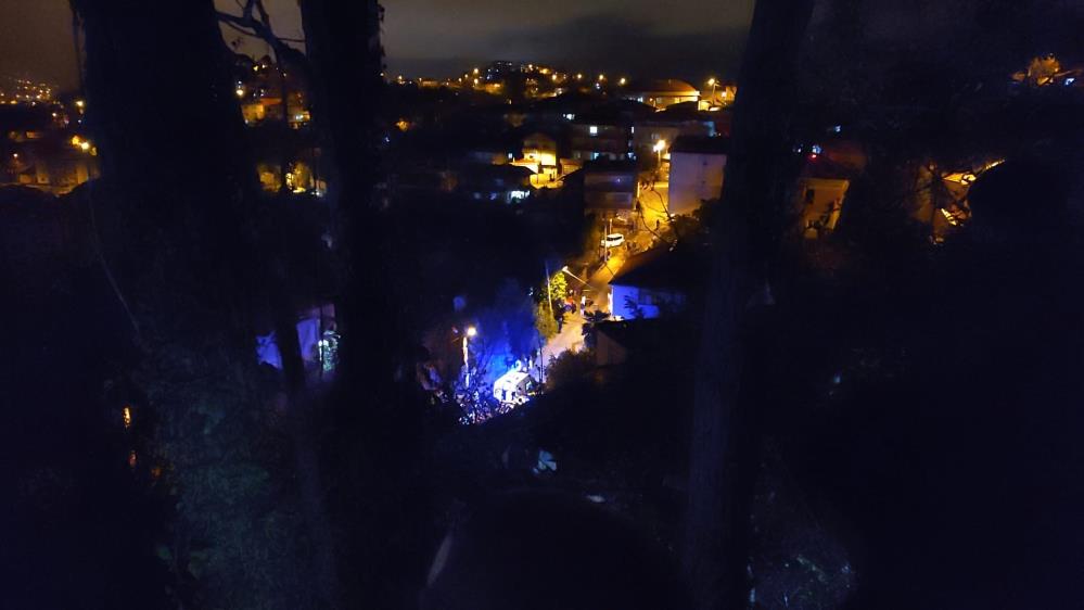 Zonguldak’ta Virajı Alamayan Tır Bahçeye Uçtu: 1 Ölü