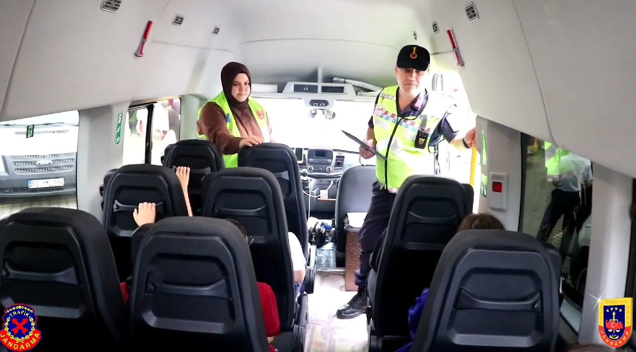 Rize'de Okul Servis Araçlarına Büyük Denetim: 4 Servis Aracına Ceza