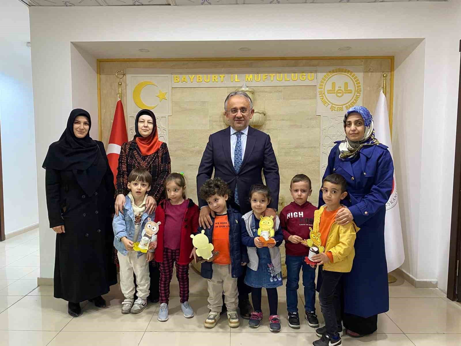 Bayburtlu çocuklardan alkışlanacak hareket