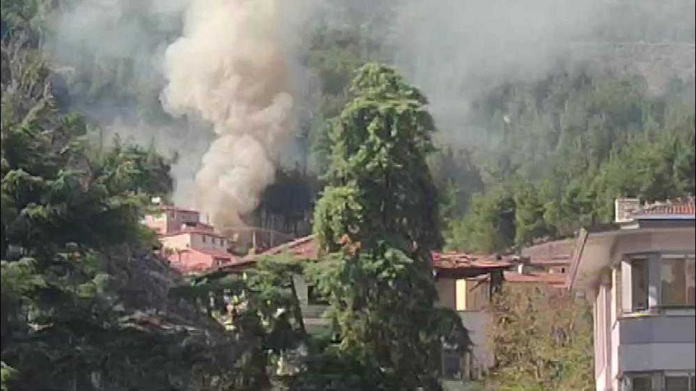 Amasya’da Ormana Bitişik 3 Ev Yangında Kül Oldu