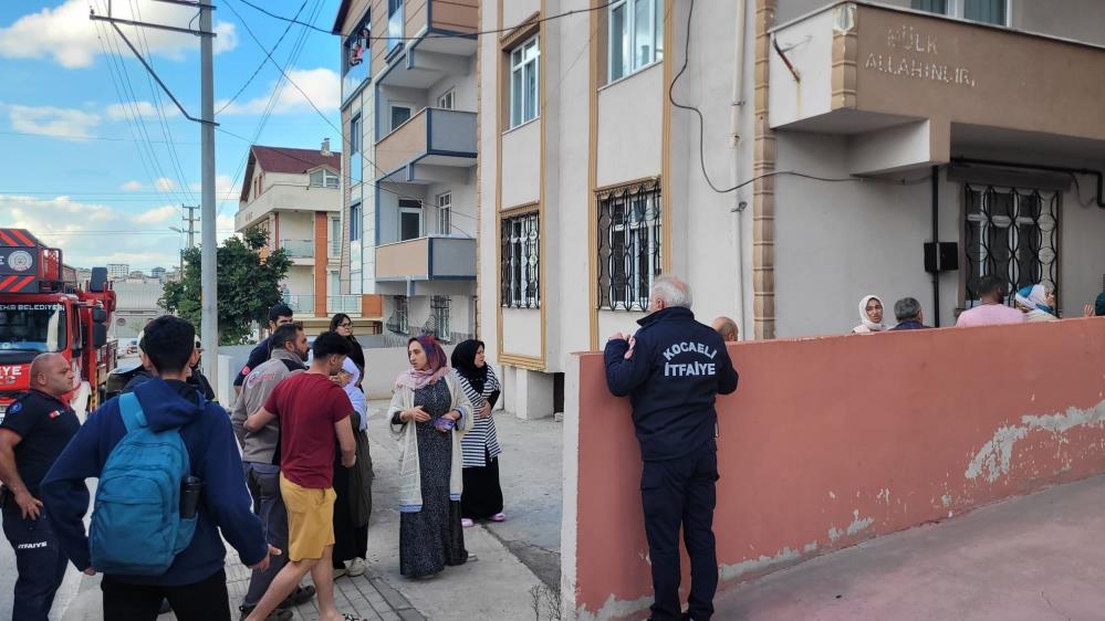 Kocaeli'de Madde Bağımlısı Olduğu İddia Edilen Şahıs Evini Yaktı