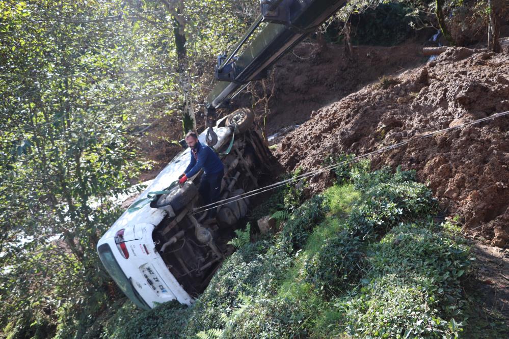 Rize Can pazarı , 3. kattan çaylığa atlayacak canını zor kurtardı