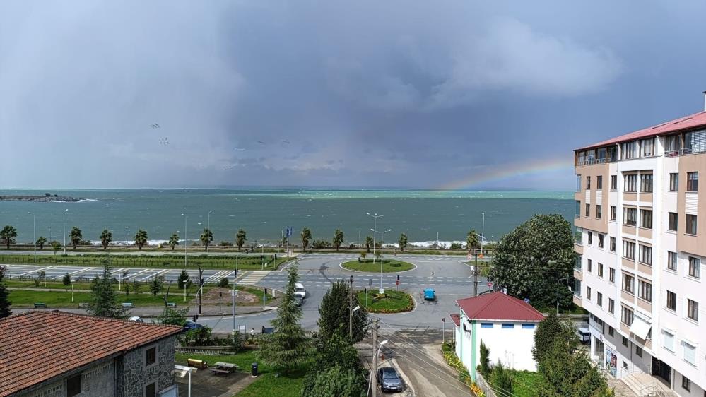 Rize'de Hortum çıktı , dolu yağdı sonra güneş açtı