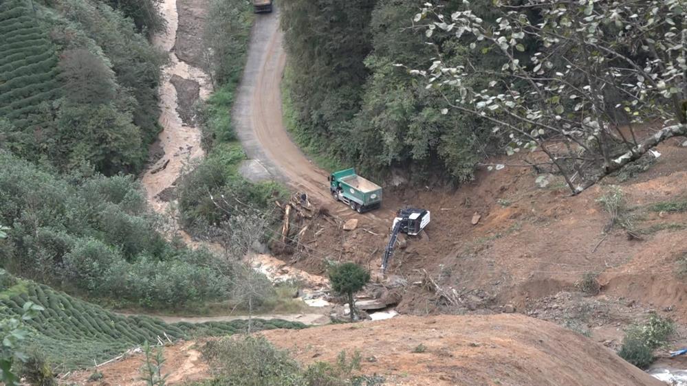 Rize Çayeli'ndeki heyelan temizlenmeye başladı
