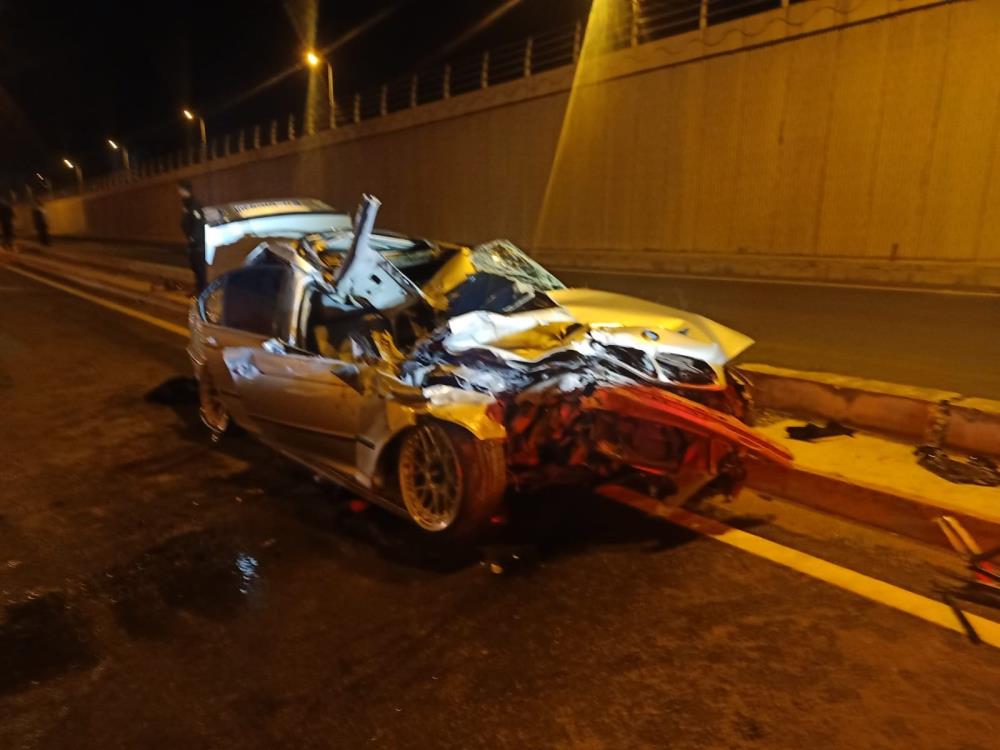 Kastamonu’da Kamyona Çarpan Otomobil Hurdaya Döndü: 3 Yaralı