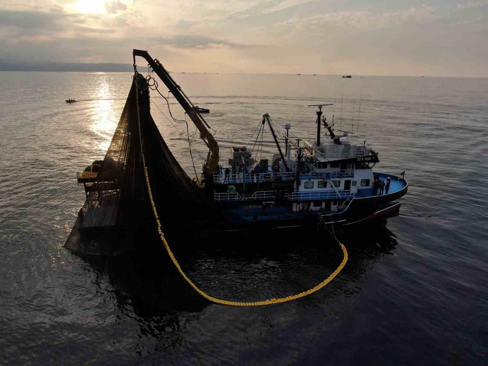 Balıkçılar hamsiden gelecek iyi haberi bekliyor