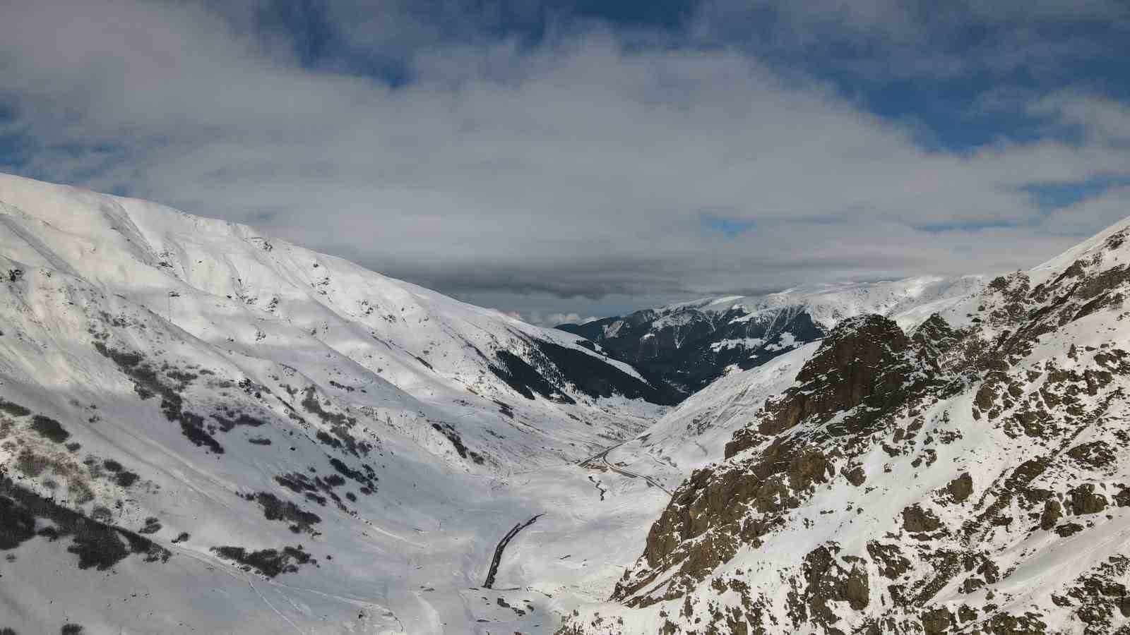 Rize’de kar yağınca heryerde kartpostallık görüntüler oluşturuyor